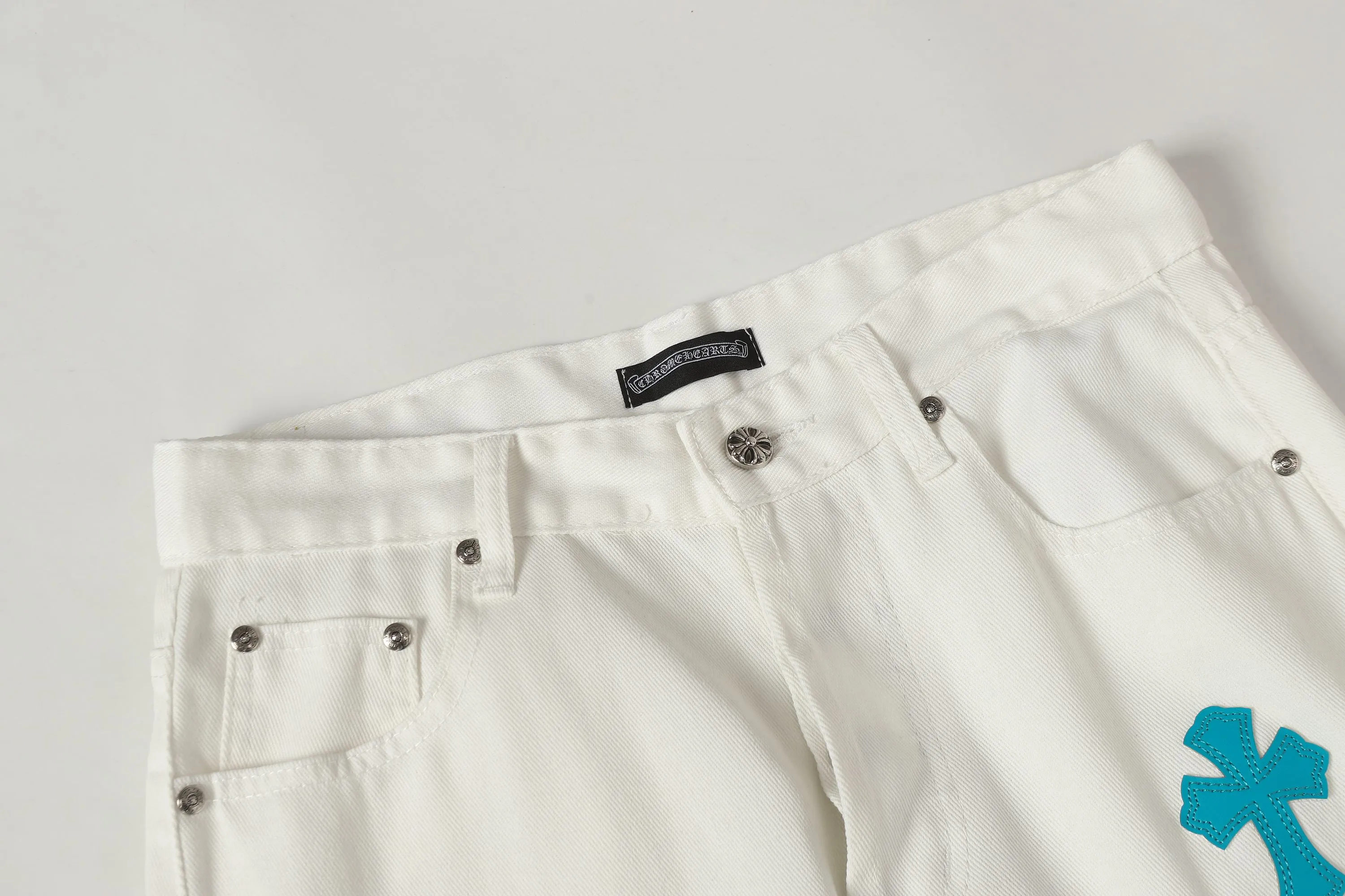 P256 Actual photo [High quality] Code: LH590 Color: Picture color Size: S to XXXL - Chrome Hearts/Chrome Hearts classic white cow series colored leather cross washed color cloth unisex denim trousers - Vibe style straight stacked god-level version - carbon fine bias denim color cloth - old vintage complete set of hardware - Chrome Hearts white cow series high version uses high ounce custom fabrics, enzyme washing and soft color fixation It is soft and thick to wear. The details are all made by hand-polished craftsmanship. All-over jacquard fabrics. Unique design style. Multiple processes to create a full retro feel. Niche unique non-colliding shirts. Customized distressed spray-painted buttons. Craftsmanship in every detail. Size Pants length Waist Hips Unit cm S 98 68 100 M 99 72 104 L 100 76 108 XL 101 80 112 XXL 102 84 116 XXL 103 88 120